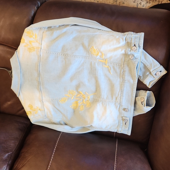 LuLaRoe denim jacket size medium - Picture 4 of 5